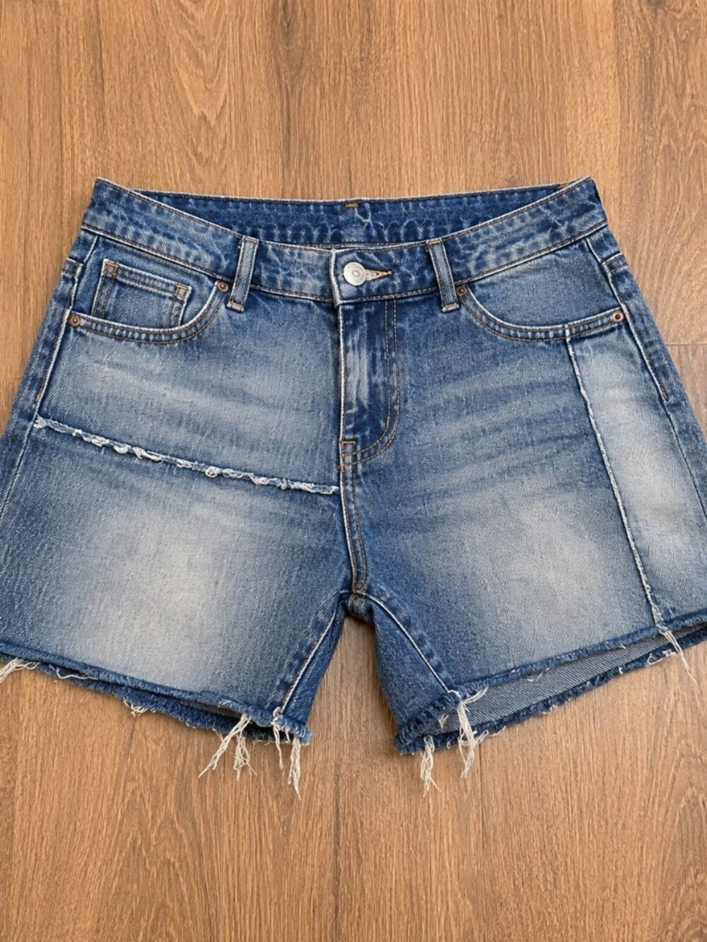 SOHO Jagged Edge Denim Shorts – Size 10 💙